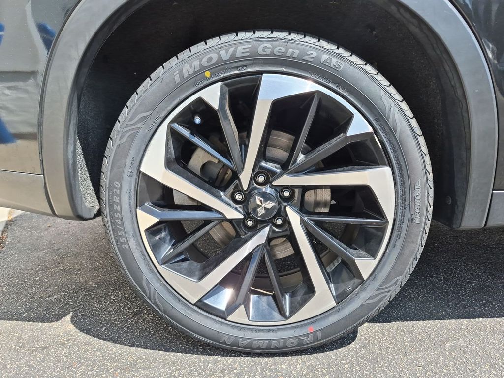 Thumbnail: 2022 Mitsubishi Outlander - 8