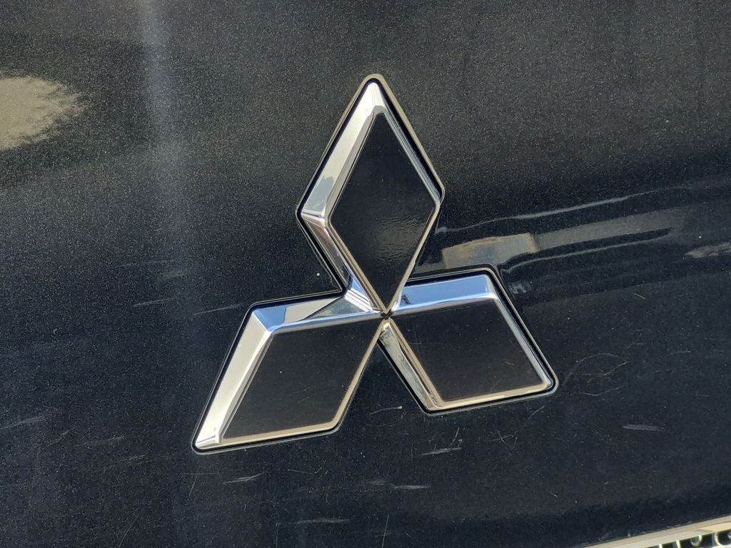 Thumbnail: 2022 Mitsubishi Outlander - 18