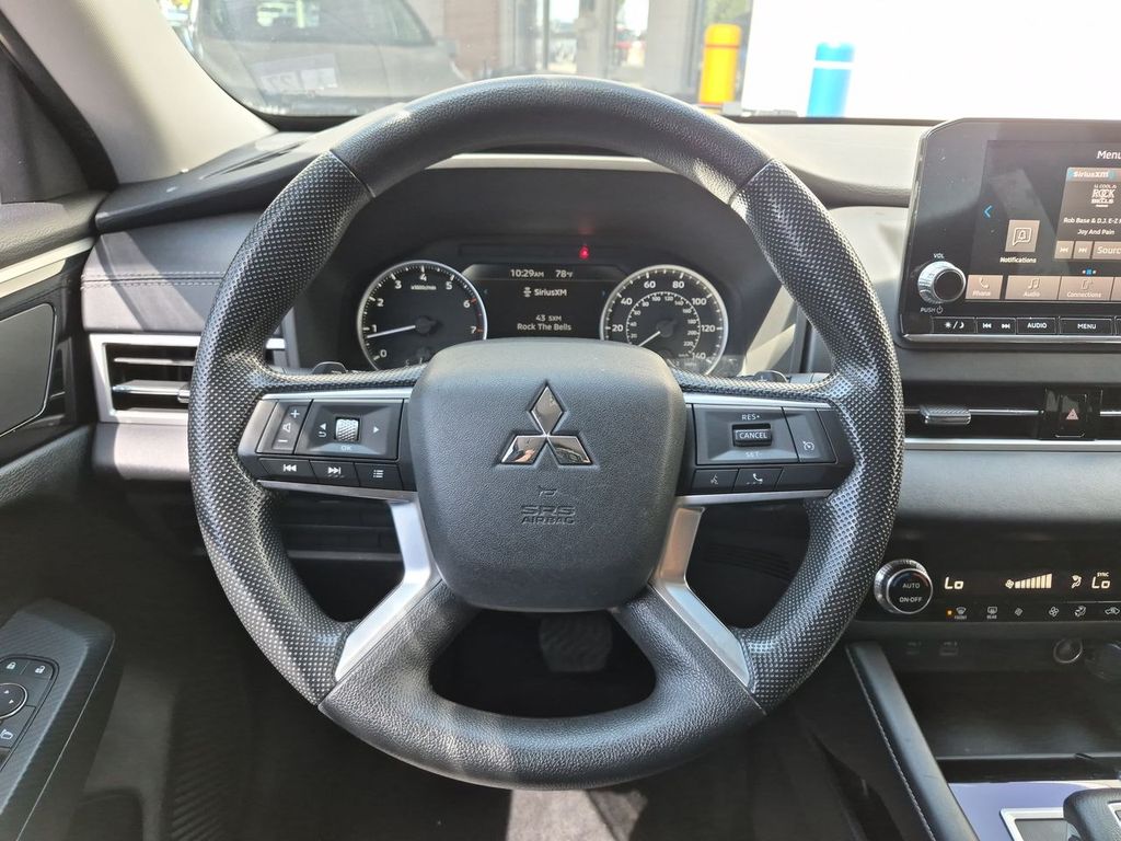 Thumbnail: 2022 Mitsubishi Outlander - 13