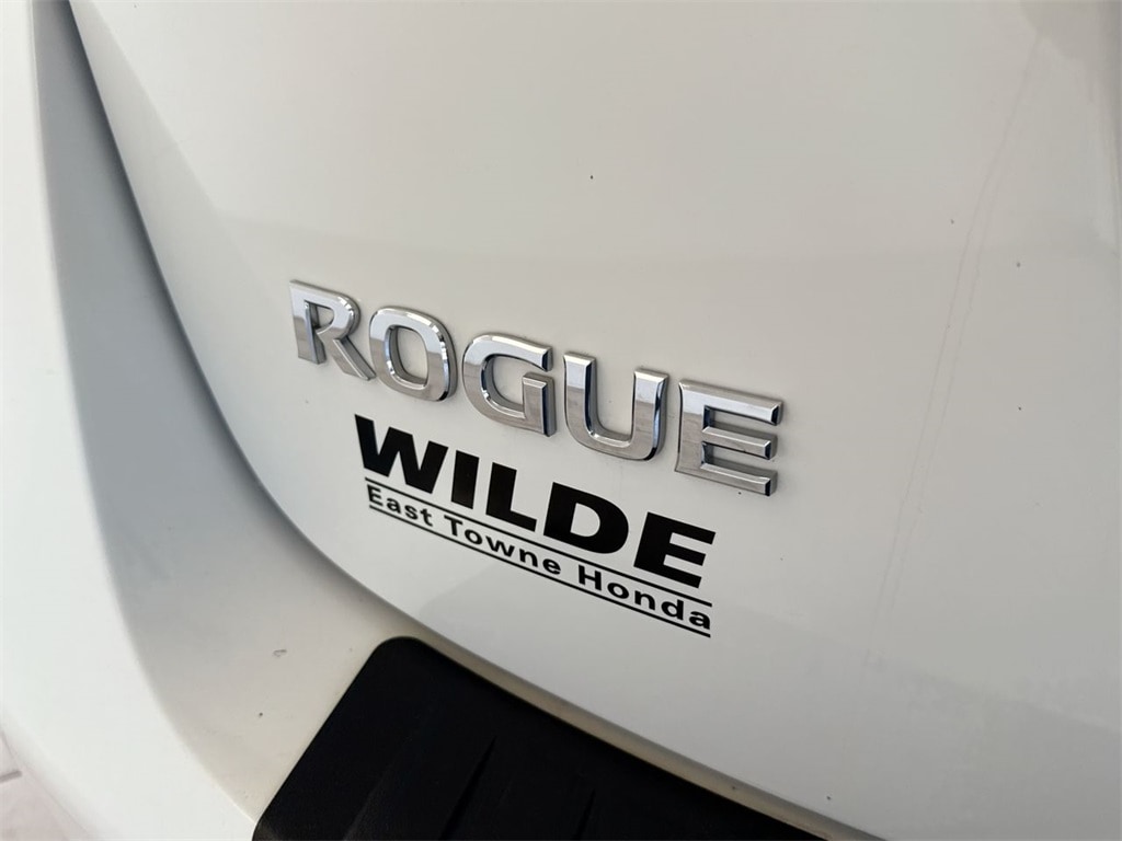 Thumbnail: 2015 Nissan Rogue - 27