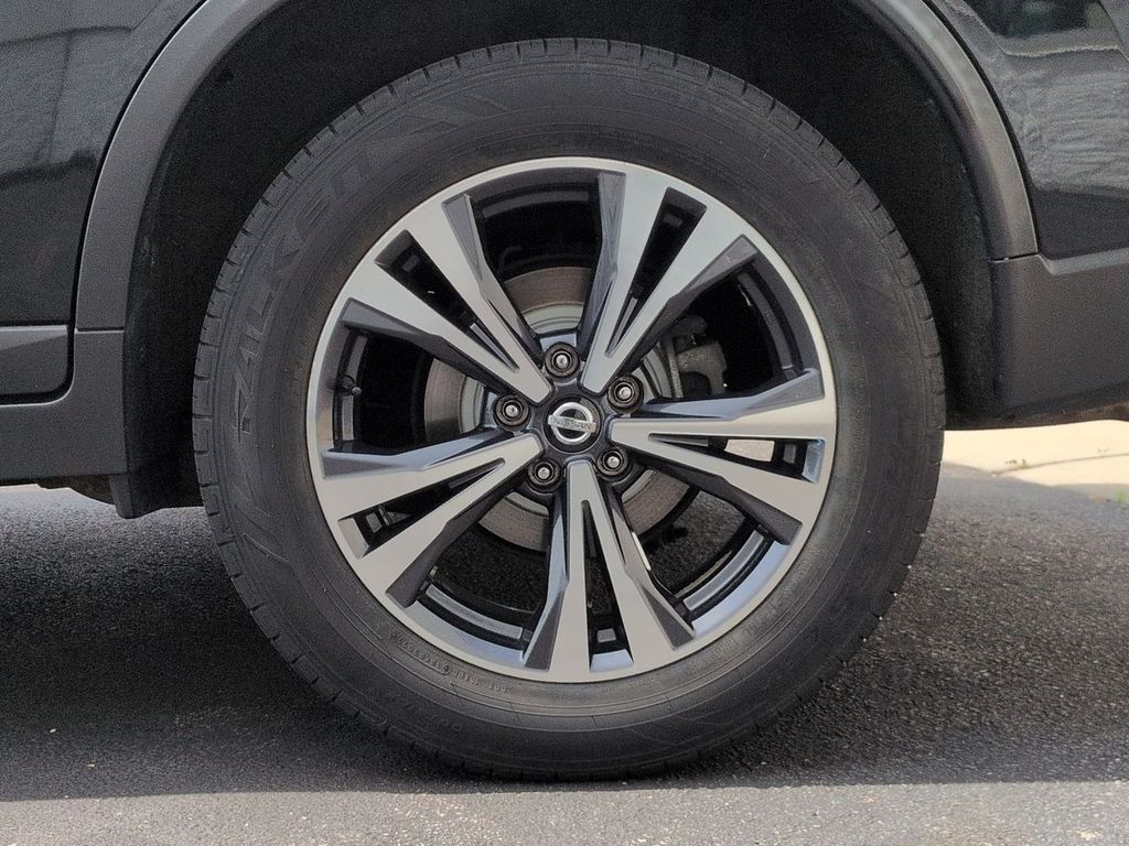 Thumbnail: 2017 Nissan Rogue - 7
