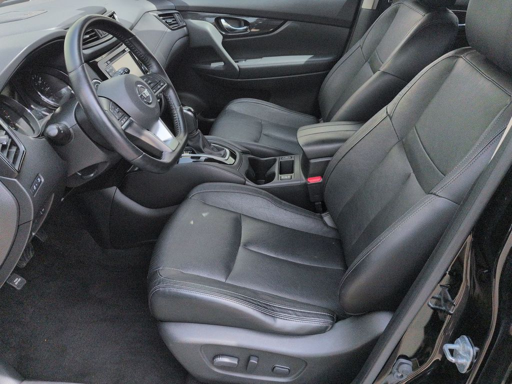 Thumbnail: 2017 Nissan Rogue - 9