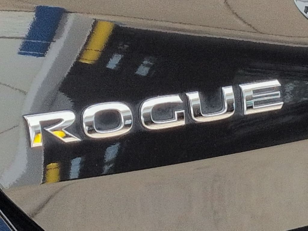 Thumbnail: 2017 Nissan Rogue - 25