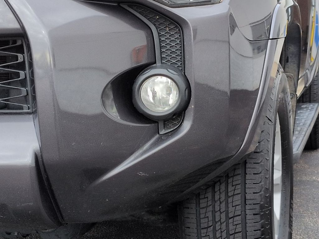 Thumbnail: 2016 Toyota 4Runner - 24