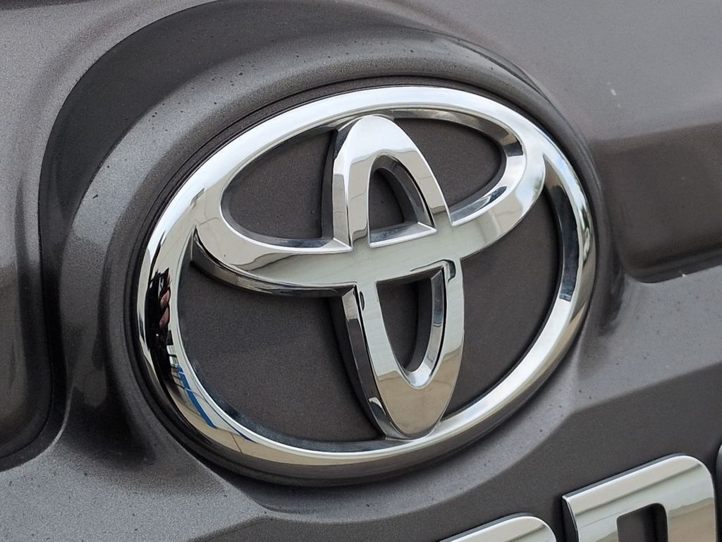 Thumbnail: 2016 Toyota 4Runner - 7