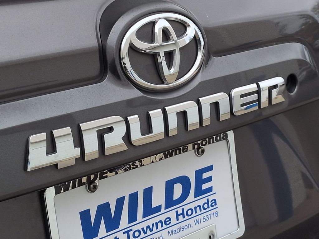 Thumbnail: 2016 Toyota 4Runner - 25