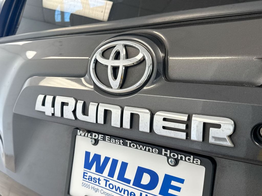 Thumbnail: 2015 Toyota 4Runner - 25