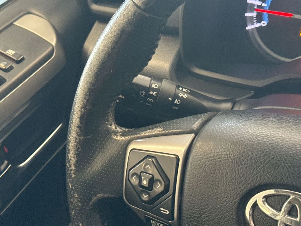 Thumbnail: 2015 Toyota 4Runner - 33