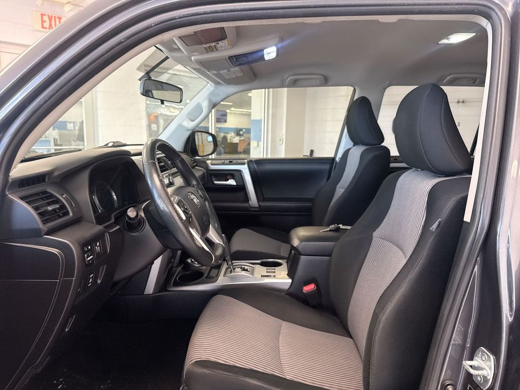 Thumbnail: 2015 Toyota 4Runner - 11