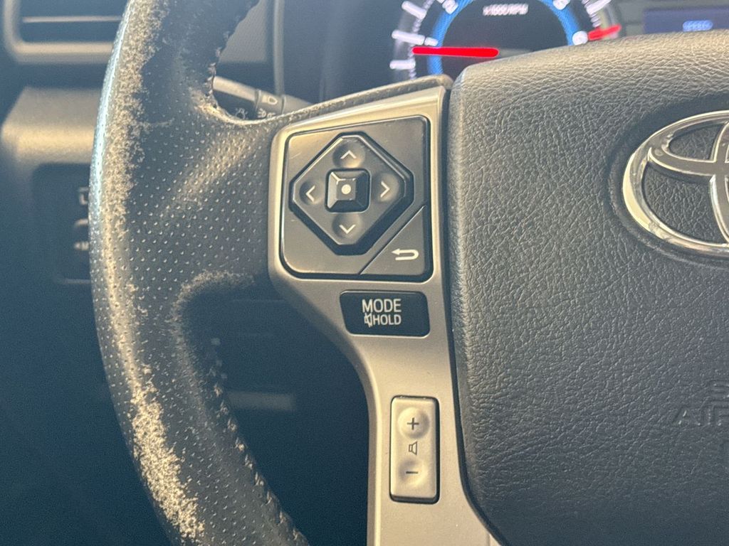 Thumbnail: 2015 Toyota 4Runner - 31