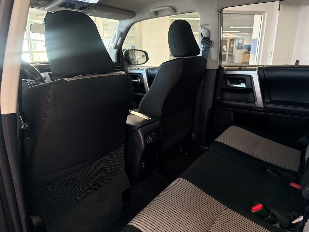 Thumbnail: 2015 Toyota 4Runner - 13