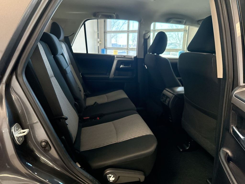 Thumbnail: 2015 Toyota 4Runner - 29