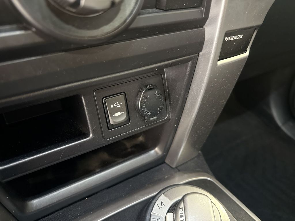 Thumbnail: 2015 Toyota 4Runner - 17