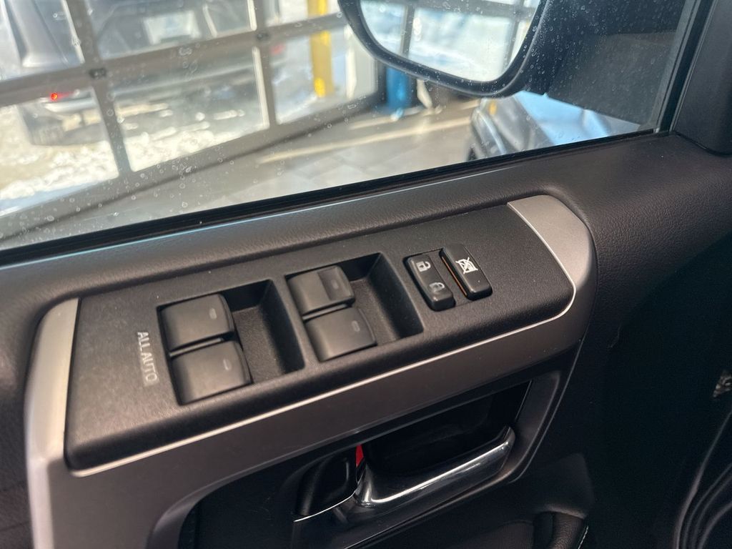 Thumbnail: 2015 Toyota 4Runner - 26