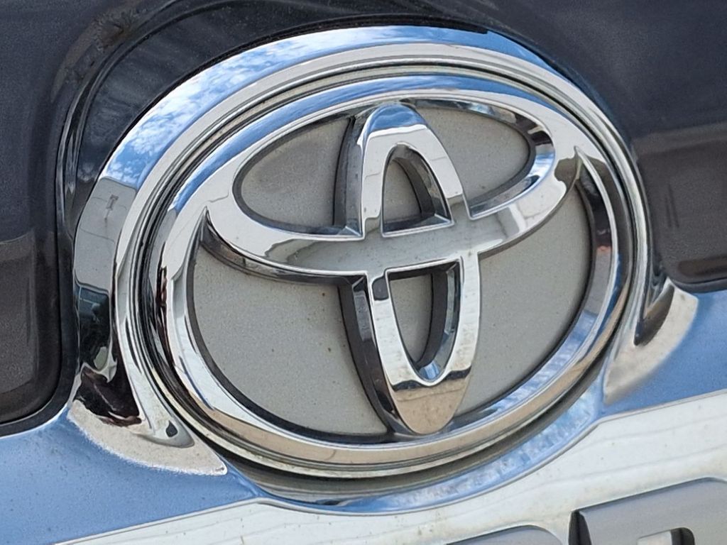Thumbnail: 2019 Toyota 4Runner - 25