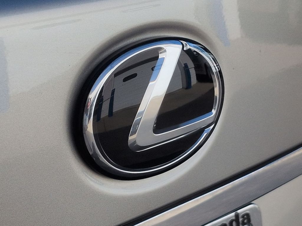 Thumbnail: 2020 Lexus LS - 7