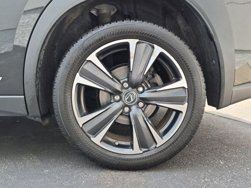 Thumbnail: 2021 Lexus UX - 8
