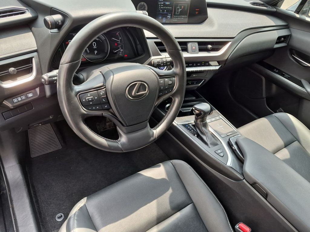 Thumbnail: 2021 Lexus UX - 2
