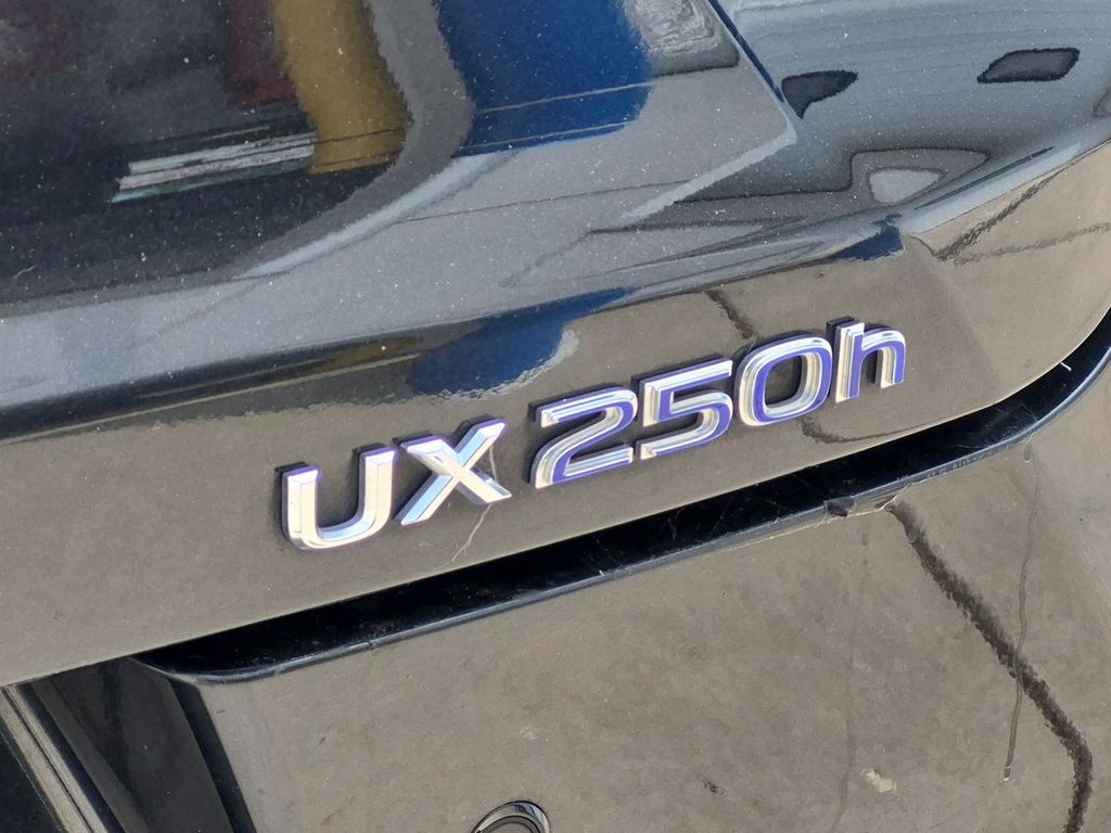 Thumbnail: 2021 Lexus UX - 25