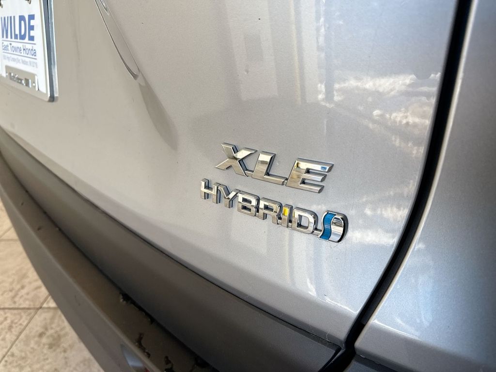 Thumbnail: 2023 Toyota RAV4 - 8