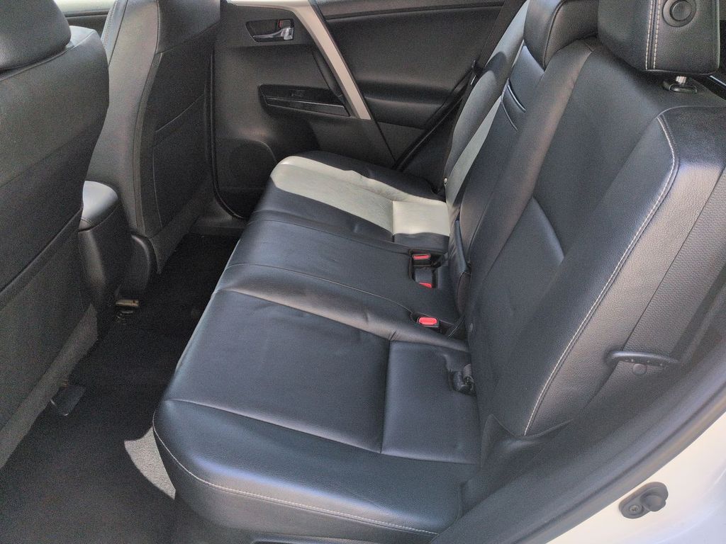 Thumbnail: 2016 Toyota RAV4 - 11
