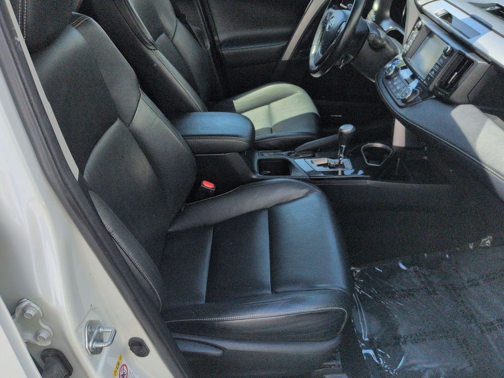 Thumbnail: 2016 Toyota RAV4 - 10