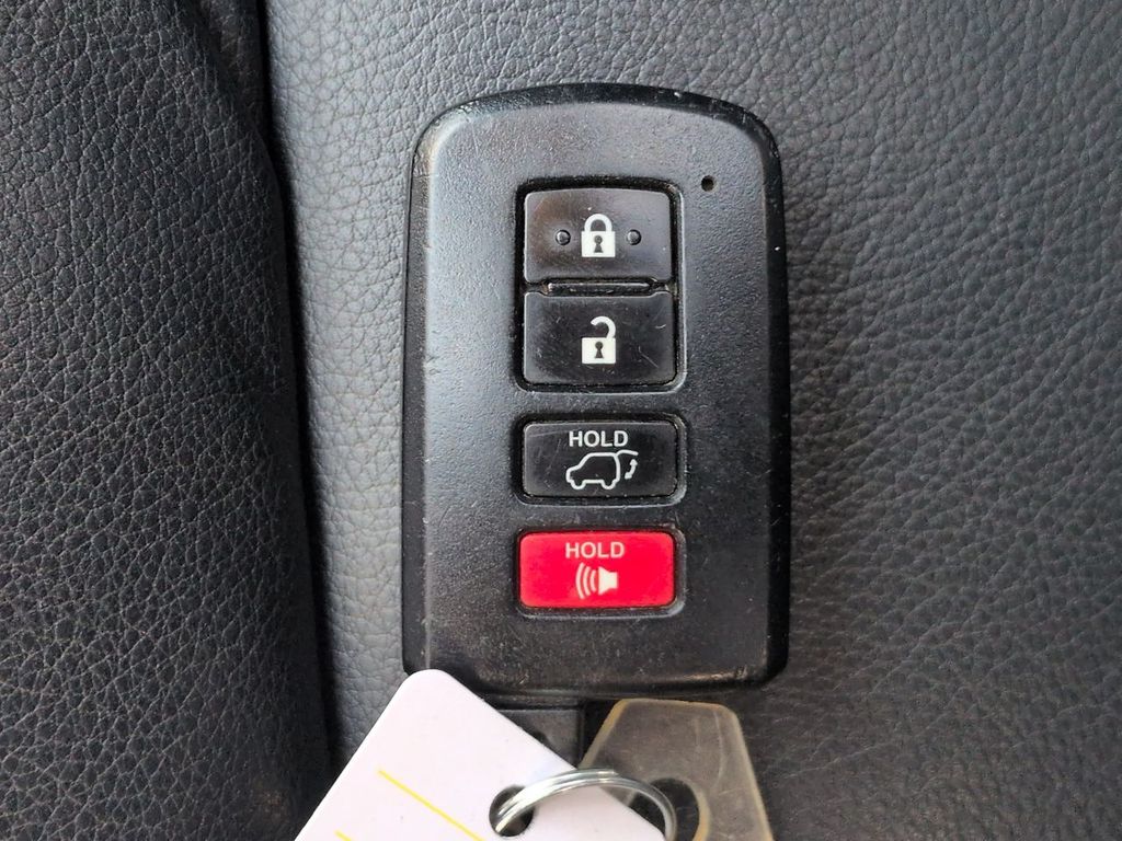 Thumbnail: 2016 Toyota RAV4 - 17