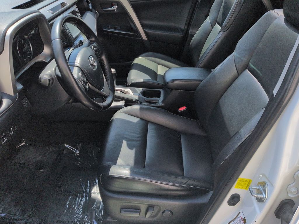 Thumbnail: 2016 Toyota RAV4 - 9