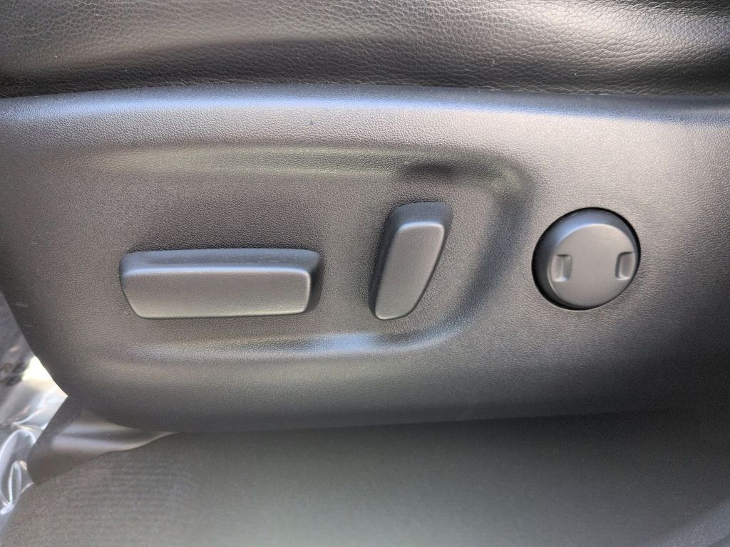 Thumbnail: 2016 Toyota RAV4 - 25