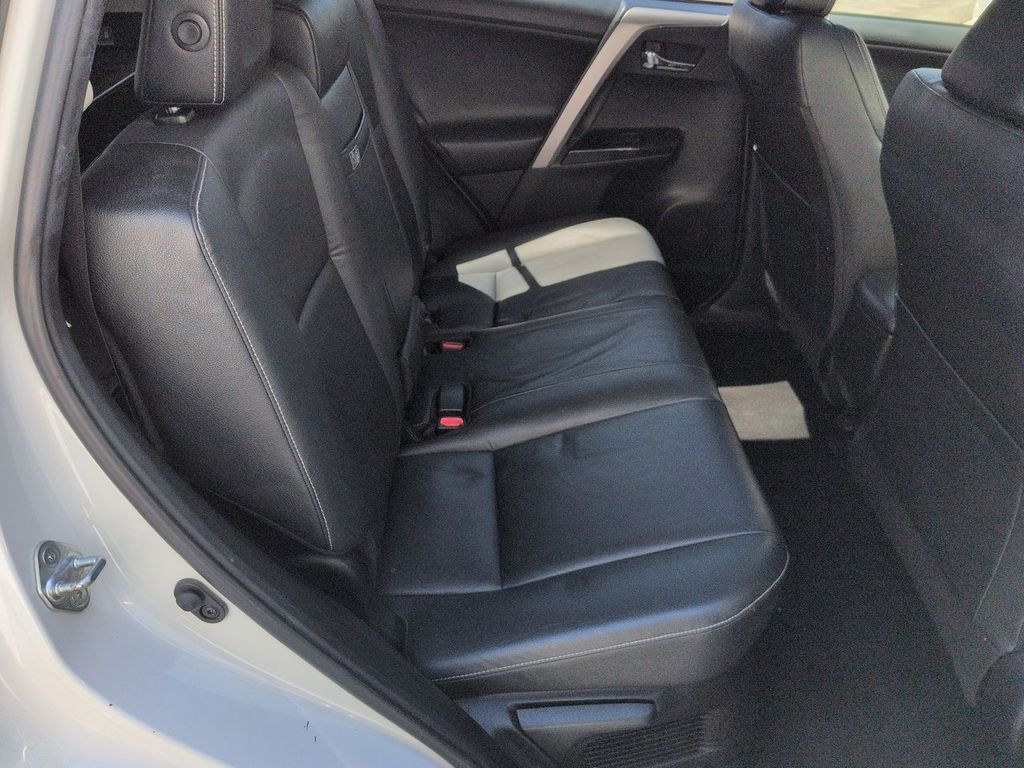 Thumbnail: 2016 Toyota RAV4 - 28