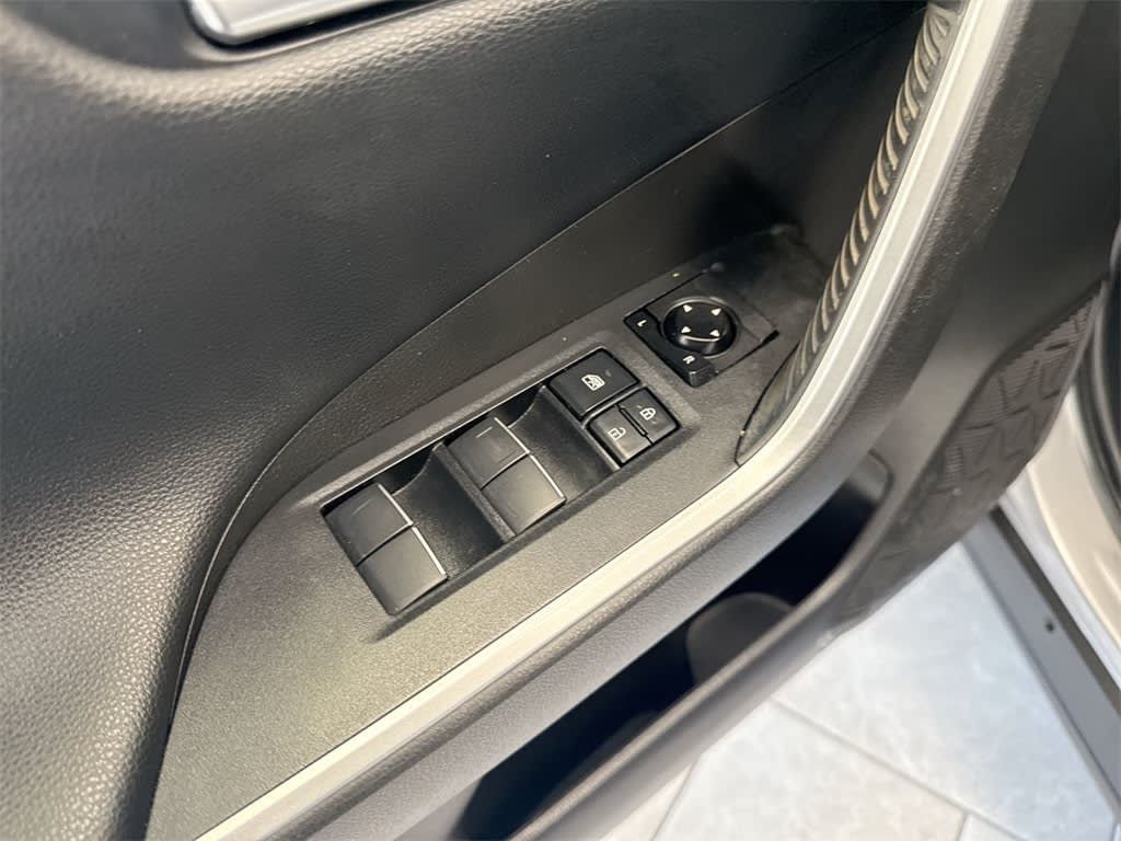 Thumbnail: 2020 Toyota RAV4 - 28