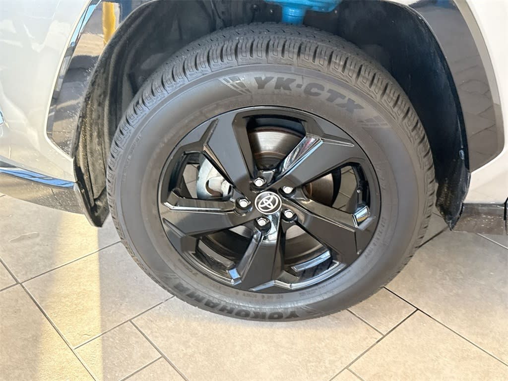 Thumbnail: 2020 Toyota RAV4 - 8