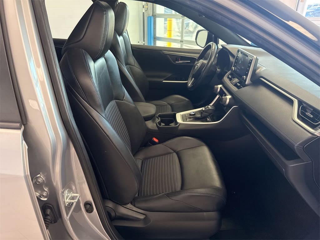 Thumbnail: 2020 Toyota RAV4 - 12