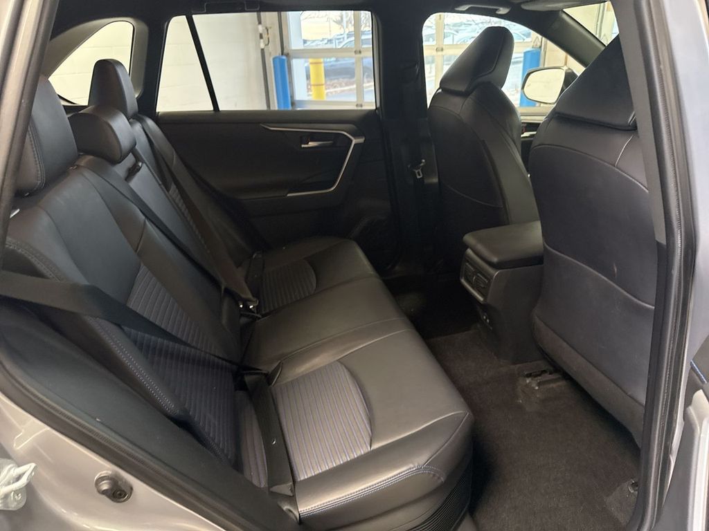 Thumbnail: 2019 Toyota RAV4 - 31