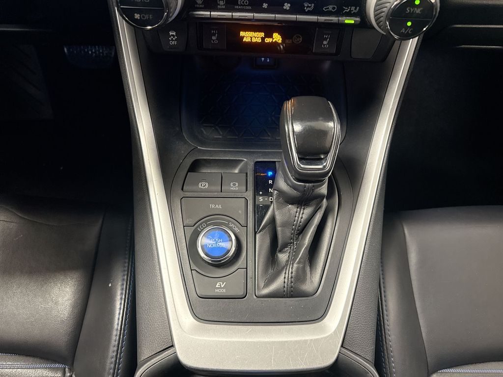 Thumbnail: 2019 Toyota RAV4 - 17