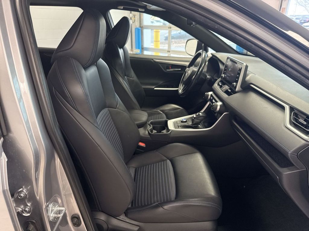 Thumbnail: 2019 Toyota RAV4 - 12