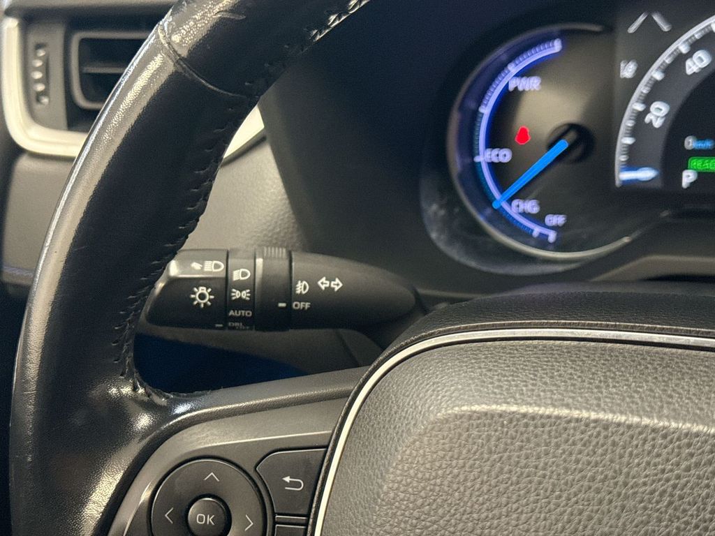 Thumbnail: 2019 Toyota RAV4 - 18