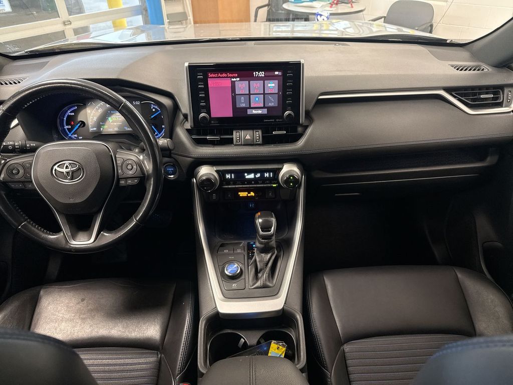 Thumbnail: 2019 Toyota RAV4 - 10