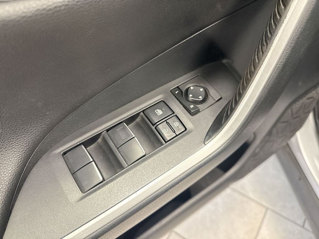 Thumbnail: 2019 Toyota RAV4 - 28