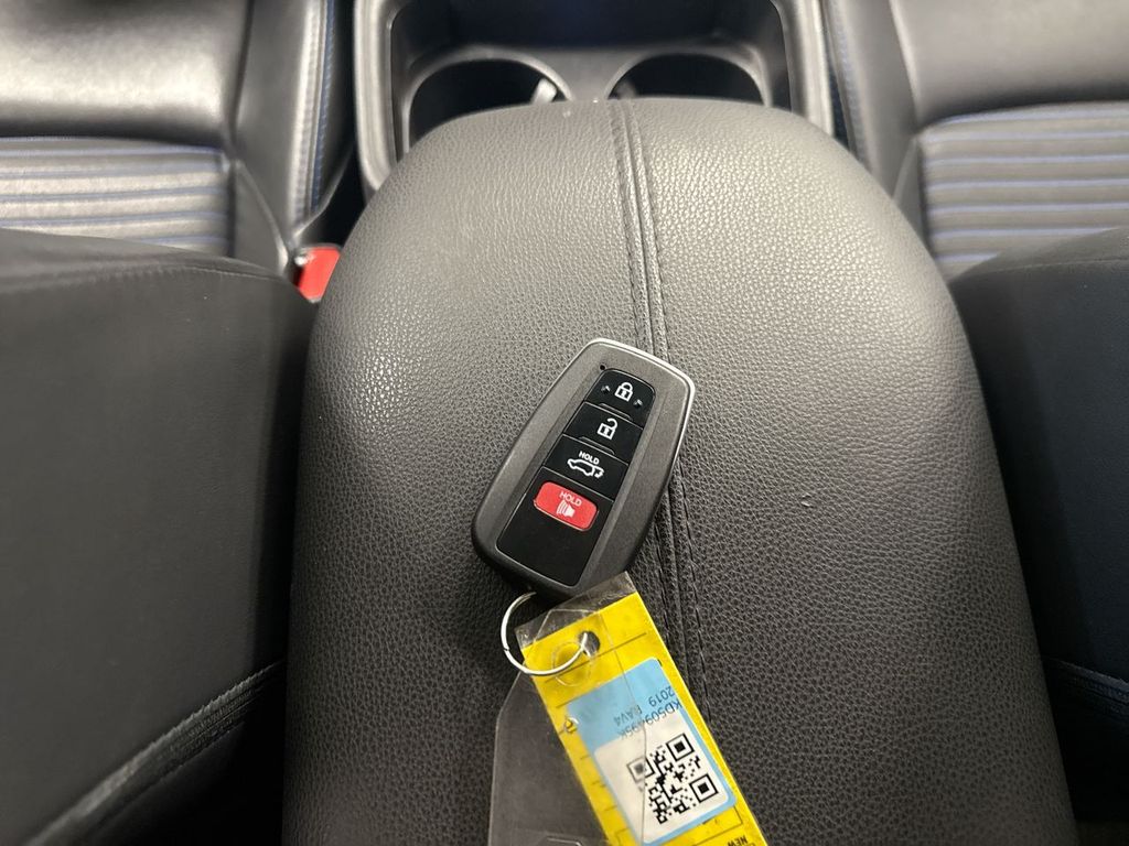 Thumbnail: 2019 Toyota RAV4 - 20