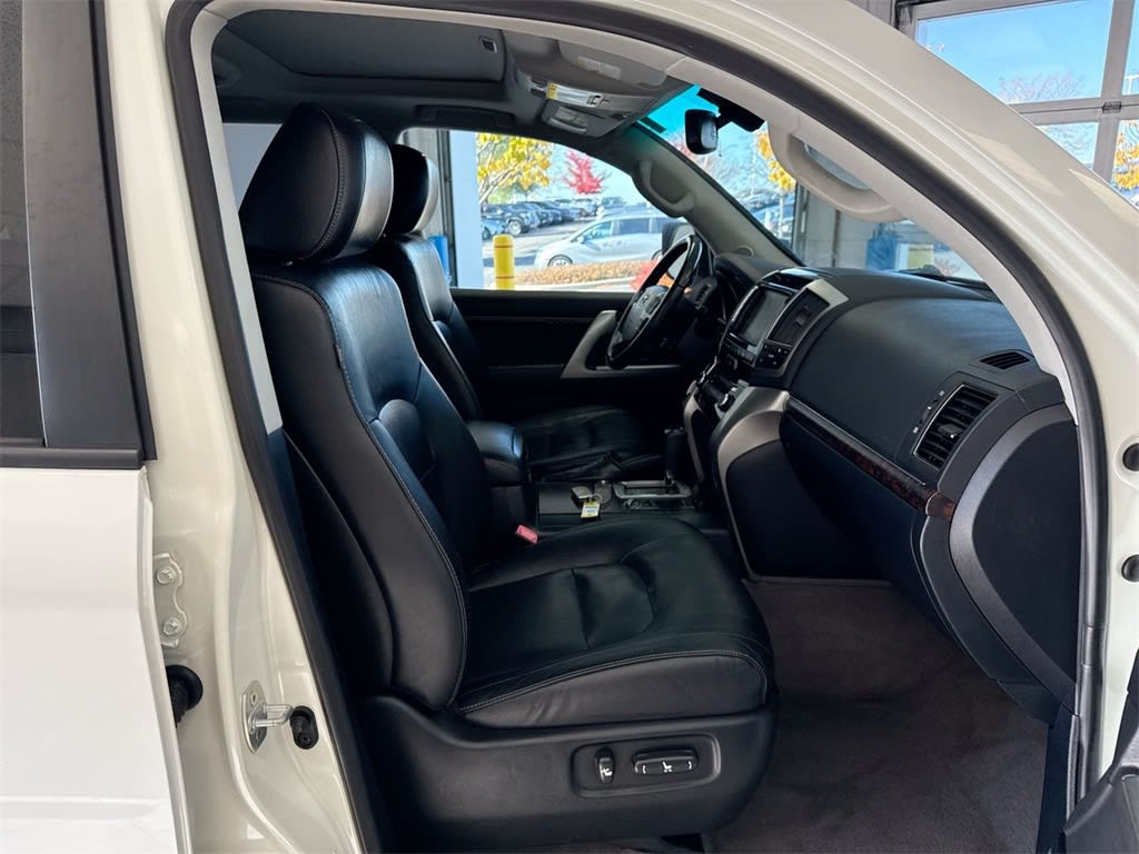 Thumbnail: 2015 Toyota Land Cruiser - 11