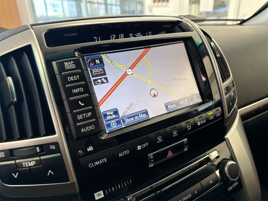 Thumbnail: 2015 Toyota Land Cruiser - 16