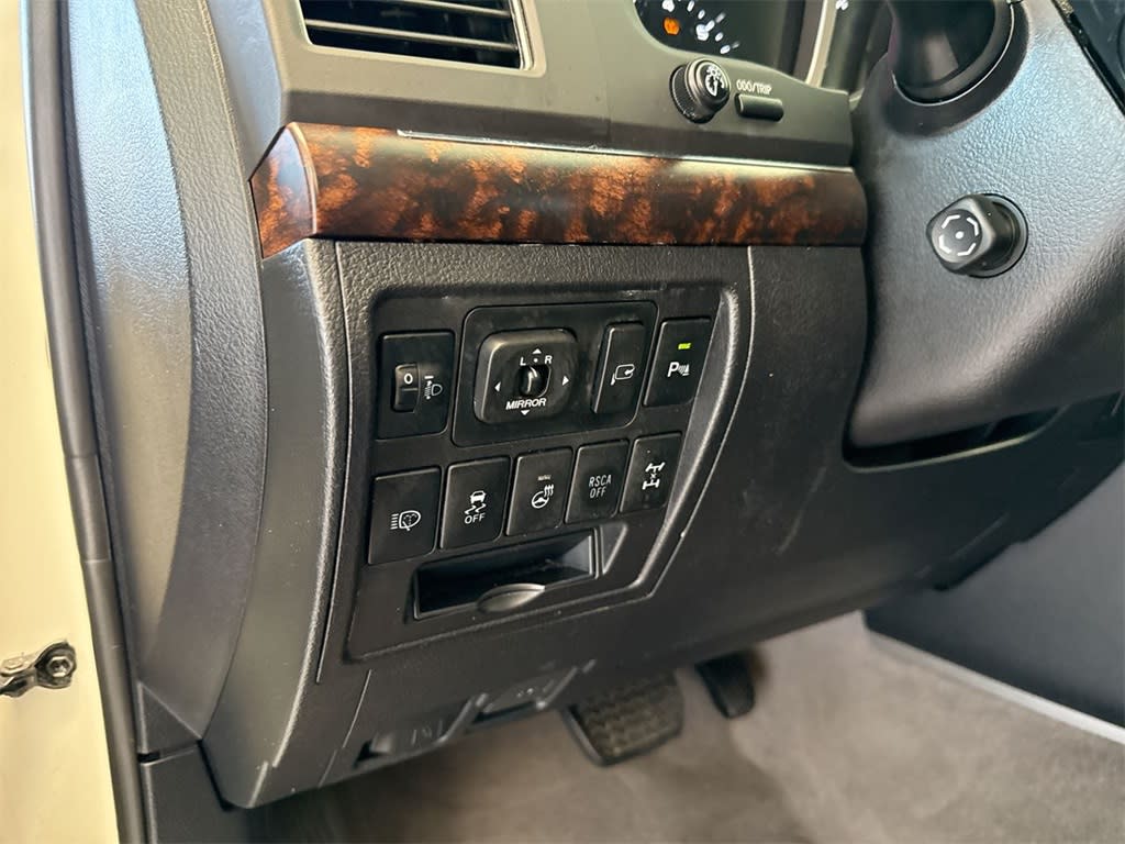 Thumbnail: 2015 Toyota Land Cruiser - 39