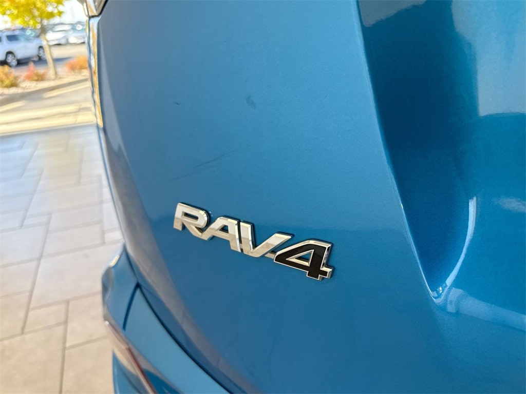 Thumbnail: 2017 Toyota RAV4 - 27