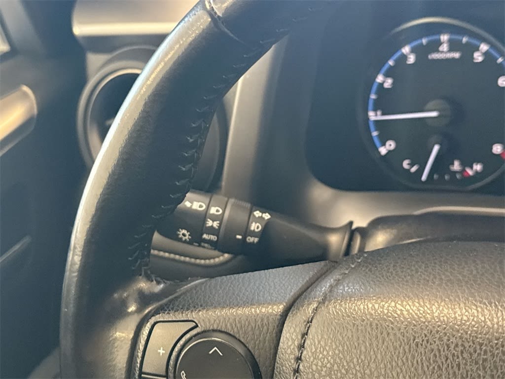 Thumbnail: 2017 Toyota RAV4 - 34