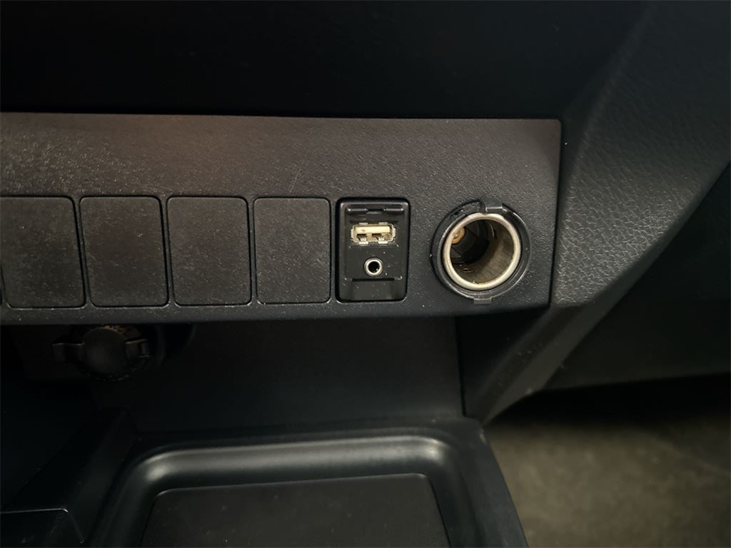 Thumbnail: 2017 Toyota RAV4 - 36