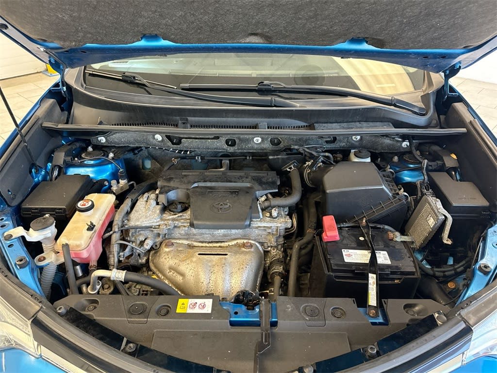 Thumbnail: 2017 Toyota RAV4 - 9