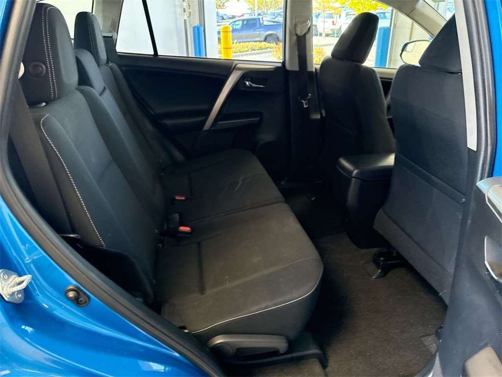 Thumbnail: 2017 Toyota RAV4 - 31