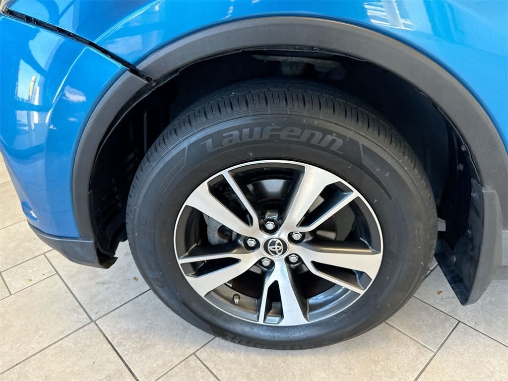 Thumbnail: 2017 Toyota RAV4 - 8