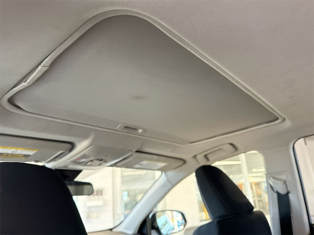 Thumbnail: 2017 Toyota RAV4 - 29